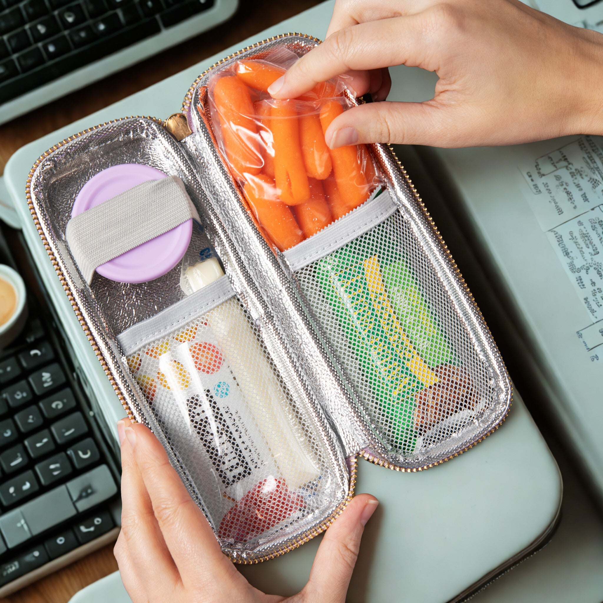 The insulated, personal snack container that keeps your food fresh for up to 4 hours.