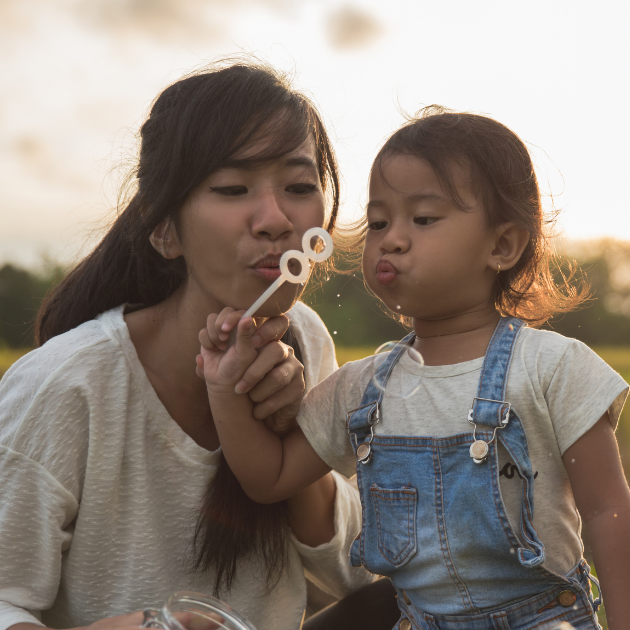 The insulated, personal snack container that keeps your food fresh for up to 4 hours.